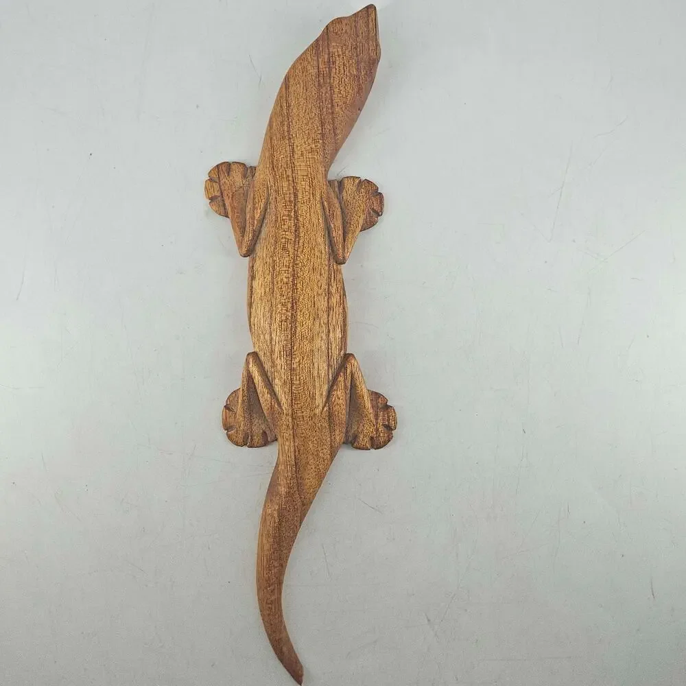 Vintage hand carved wood wooden gecko lizard Folk Art figurine